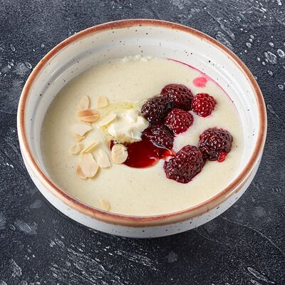 Сливочно-медовая манная каша с малиной и маскарпоне в Новые Лица по цене 680