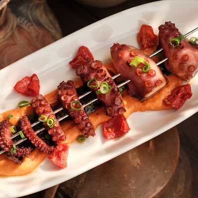 Осьминог с кремом из перца и сулугуни в Folk по цене 2100 ₽