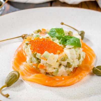 Салат Оливье со слабосоленым лососем в Роял Палас по цене 490 ₽