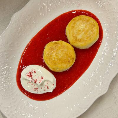 Сырники Клубничное озеро в Pioners по цене 590 ₽