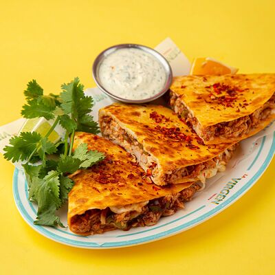 Кесадилья Лос Поллос Херманос в La virgen по цене 880 ₽