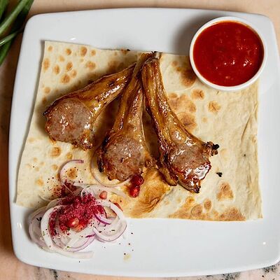 Каре ягненка в Тандырофф по цене 590 ₽