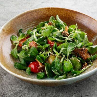 Теплый салат с лисичками в Баклажан в ТЦ 