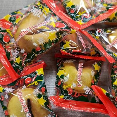 Печенья с новогодними предсказаниями 1шт в BubbleTika по цене 50 ₽