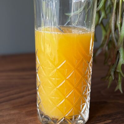 Свежевыжатый апельсиновый сок в Seven по цене 350 ₽