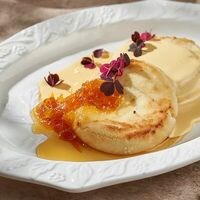 Сырники с кремом сабайон и конфитюром в Cacio e Pepe