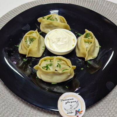 Манты с говядинойв Райский дворик по цене 450 ₽