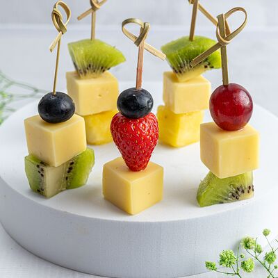 Фруктово-сырные миниатюрыв KanapeFest по цене 2370 ₽