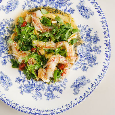 Аргентинские креветки с соусом юдзу-апельсин и маринованными артишоками в Crevette по цене 950 ₽