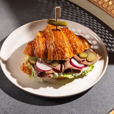 Круассан с языком в Кондитерская пекарня Варвара и Jerome по цене 398 ₽