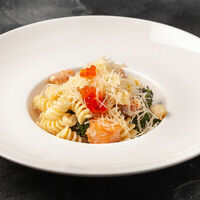 Фузилли с лососем и брокколи в Rich Lounge