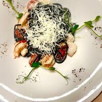 Паста Нери с креветками и сыром дорблю в MansardA