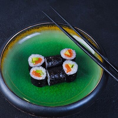 Маки-ролл Сяке в Pro Azia по цене 390 ₽