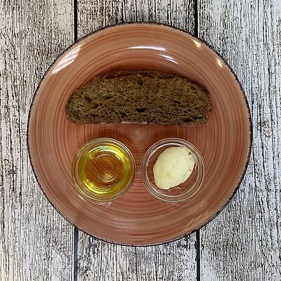 Хлебушек с маслом и медом в Луна Рыба по цене 285 ₽