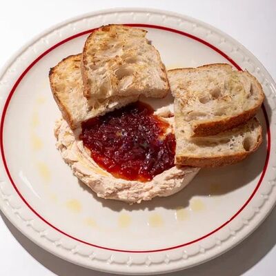 Паштет из копченой курицы с луковым джемом в Semplice по цене 500 ₽