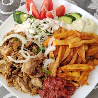 Шаурма в тарелке в Mix гриль по цене 470 ₽