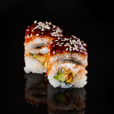 Ролл Дракон с крабом угрем тобико в WRF Вокруг Света по цене 690 ₽