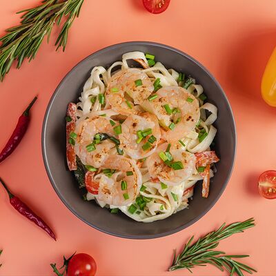 Удон с креветками в сливочном соусе в Rooooolls по цене 680 ₽