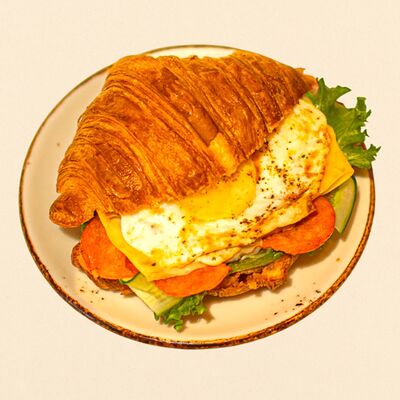 Круассан с пепперони в Zavarka coffee по цене 625 ₽