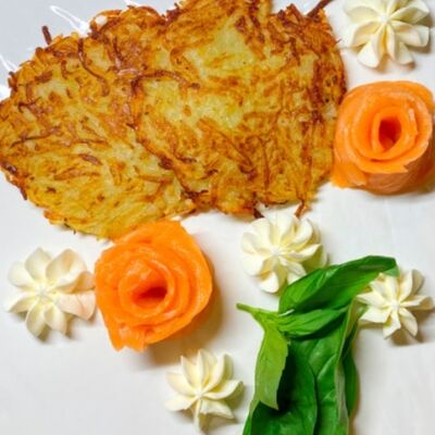 Картофельные драники с тартаром из лосося в Суши-бар Тунец по цене 540 ₽