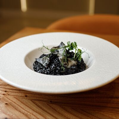 Ризотто с чернилами каракатицы и кальмарами в Сицилия бедда по цене 1080 ₽