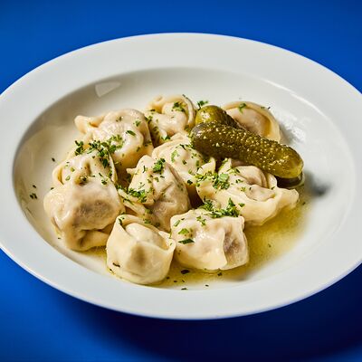 Пельмени, куриное филе, моцарелла, базилик в Mates Bistro по цене 850 ₽