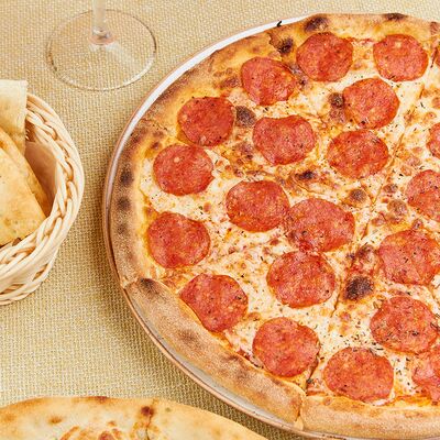 Пицца Пепперони в Паста Фэмили по цене 830 ₽