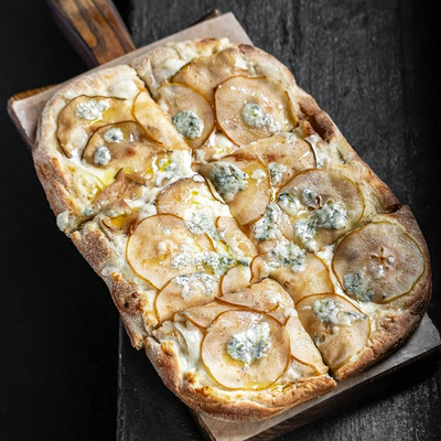 Пи**а с грушей и горгондзолой в Tehnikum по цене 990 ₽