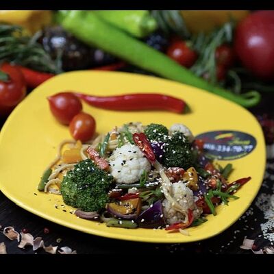 Лапша Удон с овощами в Восток запад по цене 460 ₽