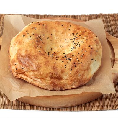 Лепешка тандырная с кунжутом в Шаурма Гриль Пекарня по цене 90 ₽