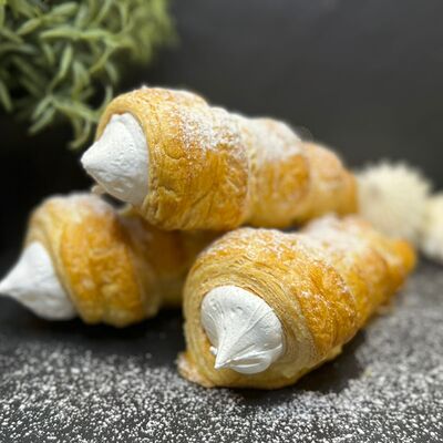 Трубочка с белковым кремом в МакоФФка Вкуса по цене 90 ₽