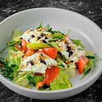 Салат со страчателлой в GORDOST