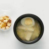 Бульон куриный с яйцом и гренкамив Life Time Cafe
