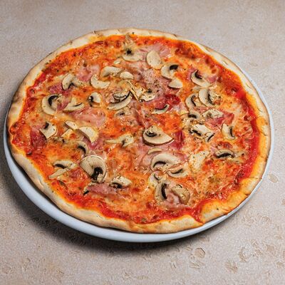 Пицца с ветчиной и грибами в Bocconcino по цене 1430 ₽