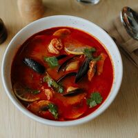 Том ям с морепродуктами в Рестобар