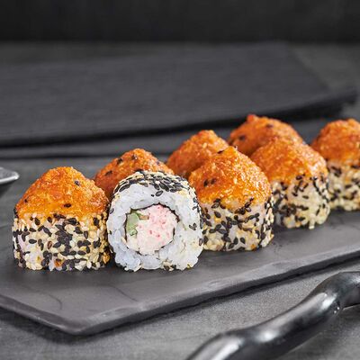 Калифорния в кунжуте сяке хот в Суши Мастер по цене 279 ₽