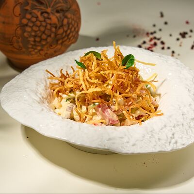 Салат из телятины с овощами картофелем пай в Алазани по цене 3500 ₸