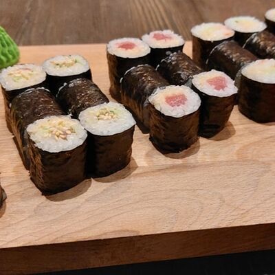 Маки с огурцом в Винъярд по цене 190 ₽