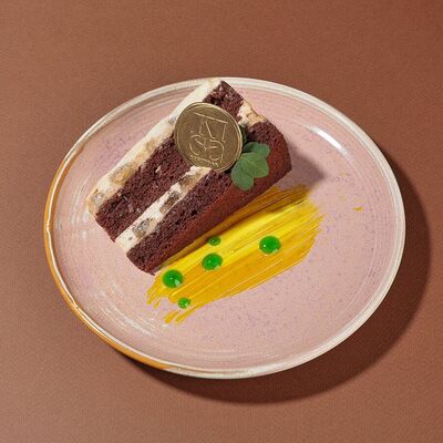 Бананово-карамельное пирожное в Kiss по цене 135