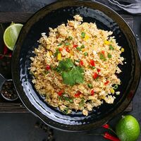 Жареный рис с яйцом и овощами в Hungry Dragon