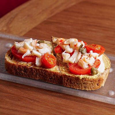 Брускетта с крабом и кремом из авокадо в Brera по цене 900 ₽