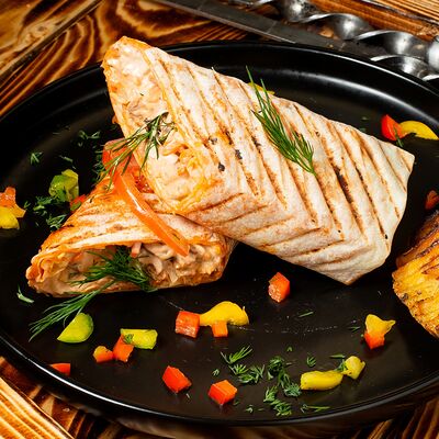 Шаурма из говядины в Золотой шампур по цене 580 ₽