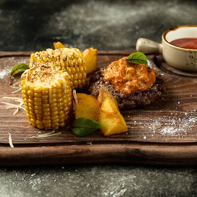 Бифштекс с запеченной кукурузой в Арт по цене 890 ₽