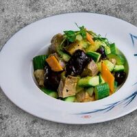 Рулька с черными грибами в Koonjoot