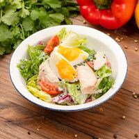 Салат с копченой индейкой в Бабагануш
