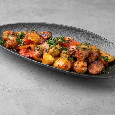 Жаркое с домашними колбасками в Большая рыба по цене 670 ₽