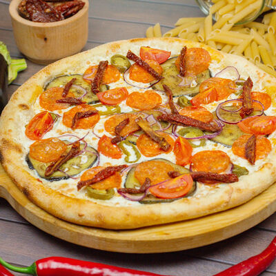 Пицца с баклажанами и Пепперони большая в Луиджи & Тосё по цене 599 ₽