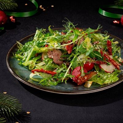 Микс салат с говядиной в Sarang по цене 653 ₽