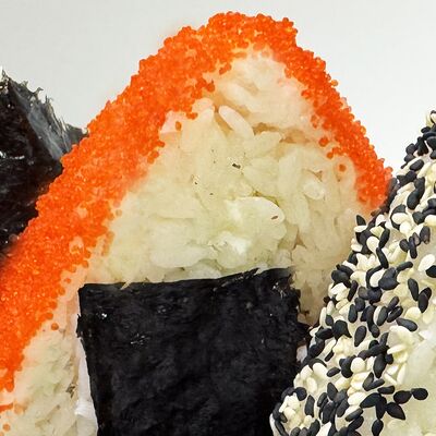 Онигири с крабом в Rollstreet по цене 320 ₽