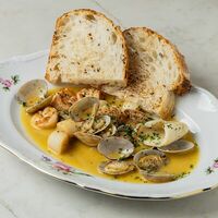 Соте из морепродуктов в Nomad